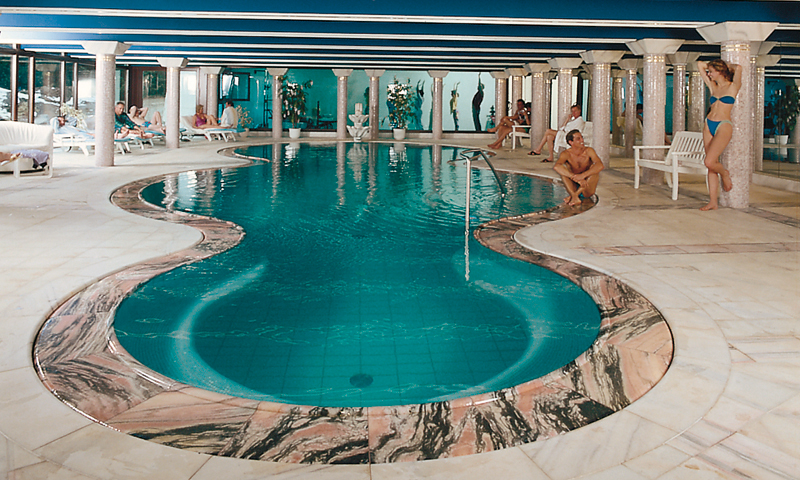 Überlaufrinnen-Pool