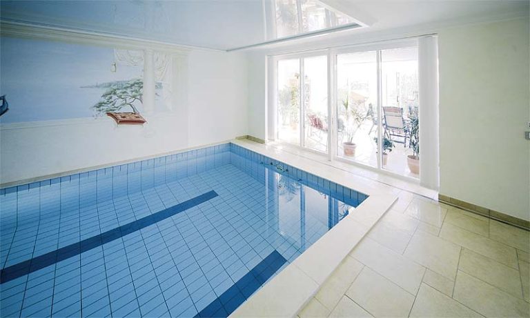 Schwimmhalle ohne Dampfsperre?