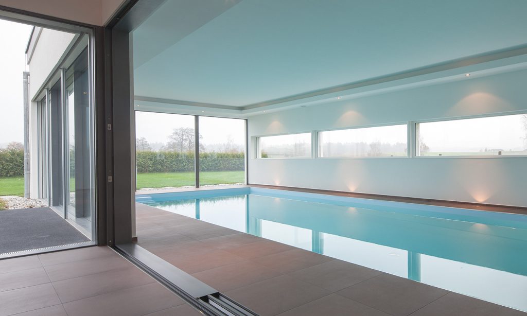 Schwimmhalle mit Gartenblick, Foto: Tom Bendix
