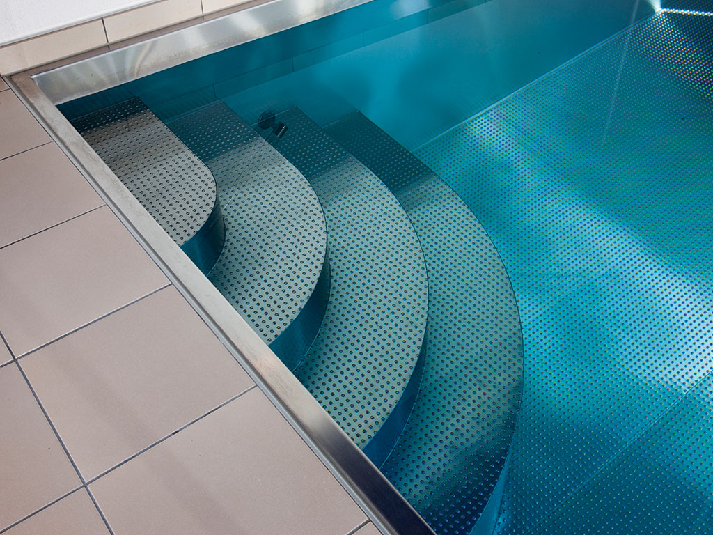 Pooltreppe aus Edelstahl