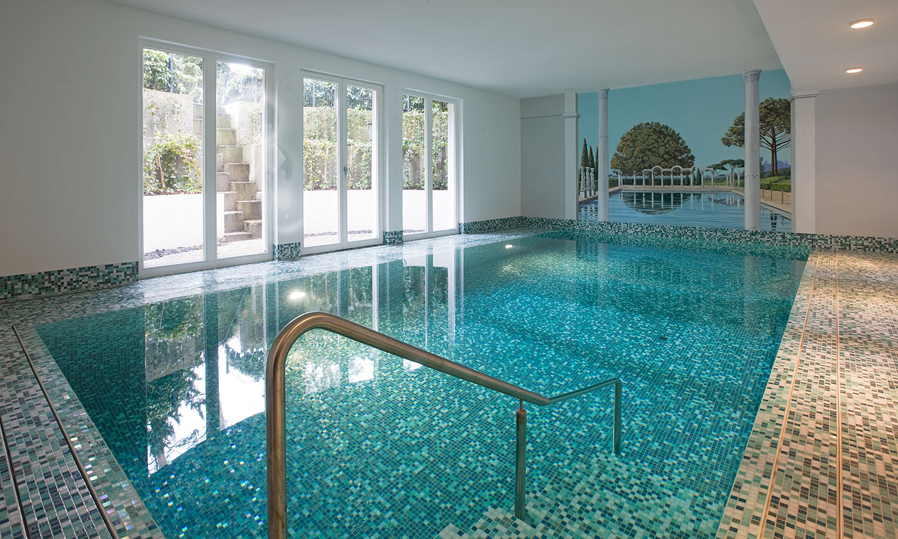 Schwimmhalle klassisch