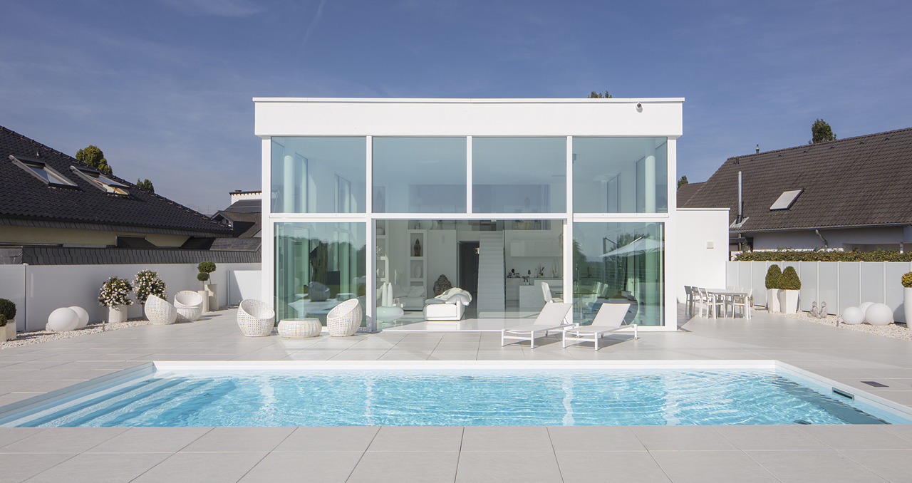 01_pool-weiss-design-poolbau-clean