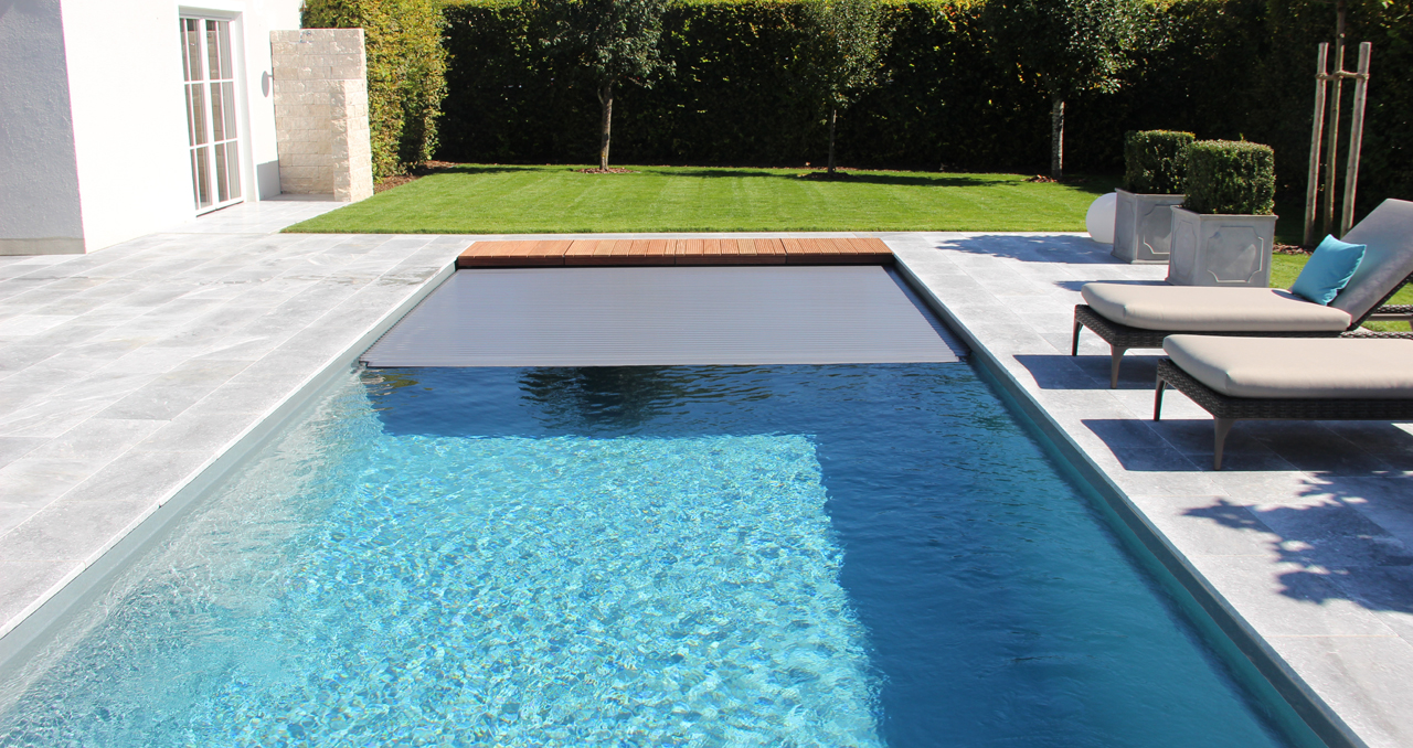 03_pool-rollo-abdeckung-grau-elegant-rolladenabdeckung-wetterschutz