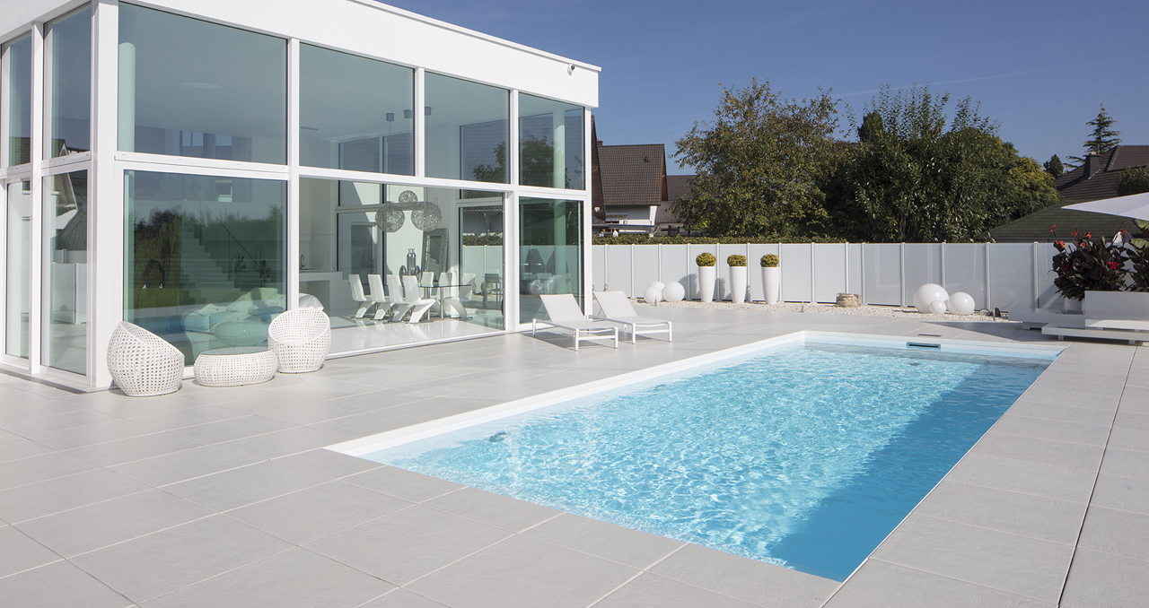 03_pool-weiss-design-tuerkis-wellness