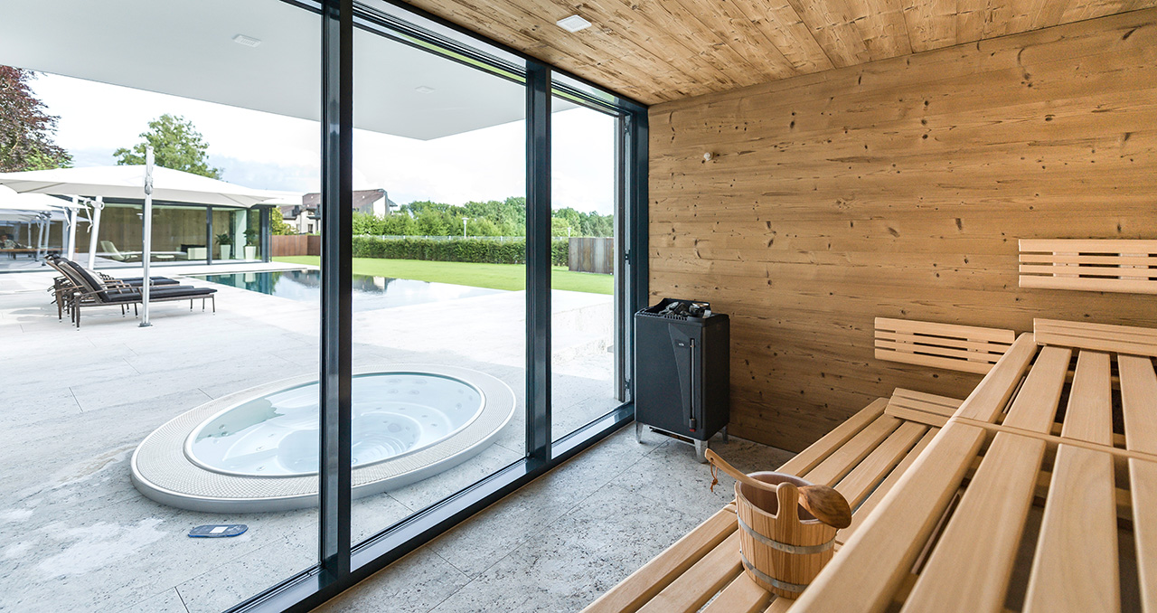 05-schwimmen-wie-im-bergsee-pool-mlz-see-elegant-modern-natur-sauna-whirlpool-holzsauna