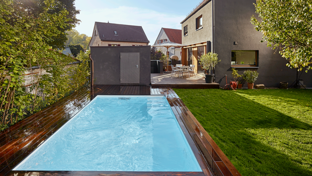 Kleiner Pool mit Gegenstromanlage.