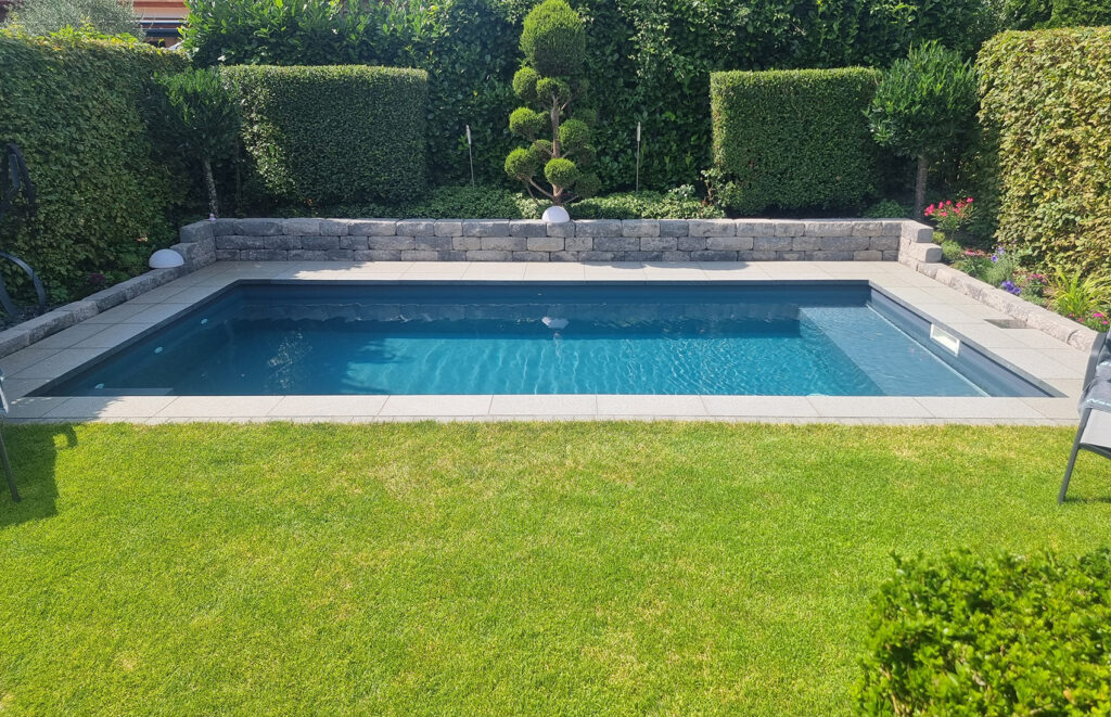 Pool im Garten