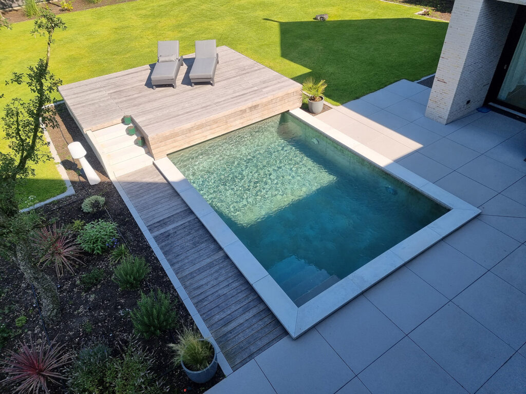Pool im Garten