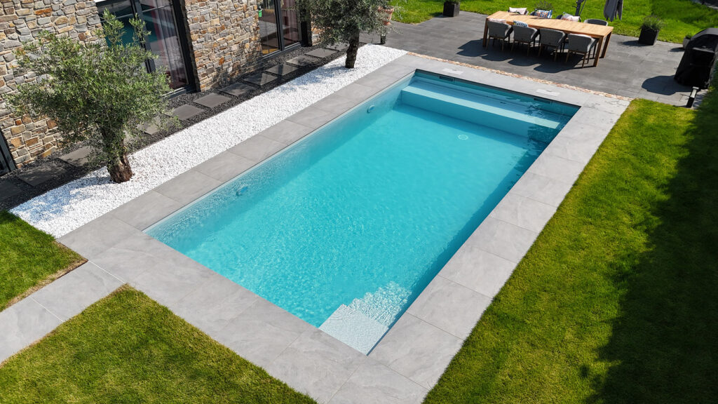 Pool im Garten