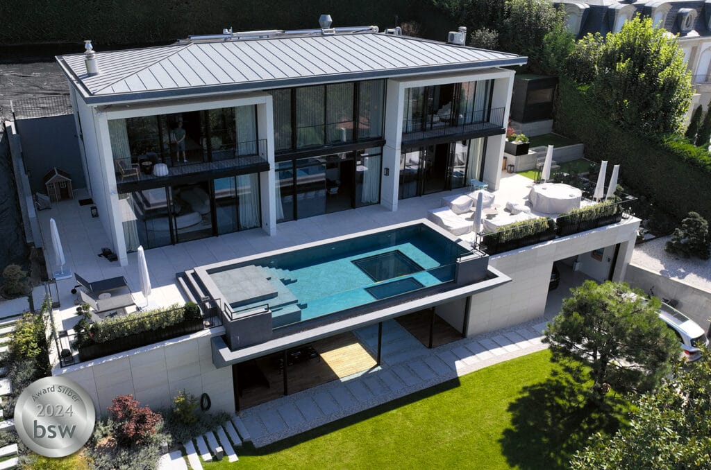 Schwebender Pool