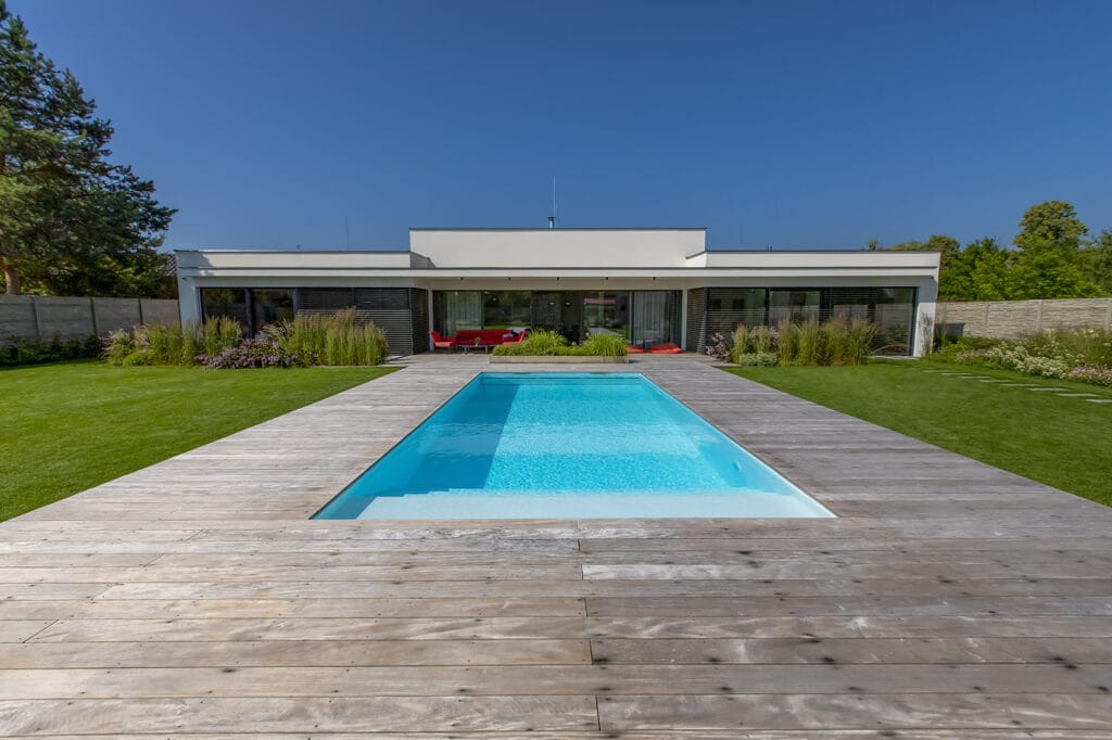 Ein Ort zum Erholen - Pool am Haus