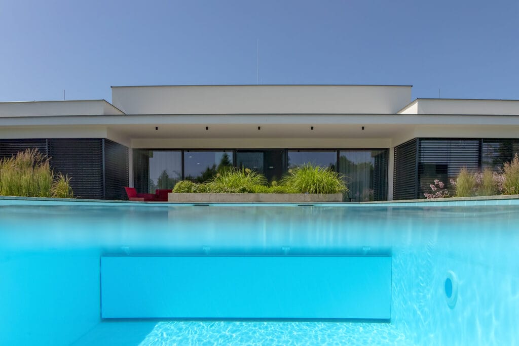 Skimmer im Pool