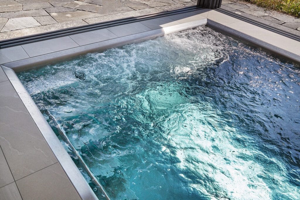 Pool mit Treppe und Gegenstromanlage