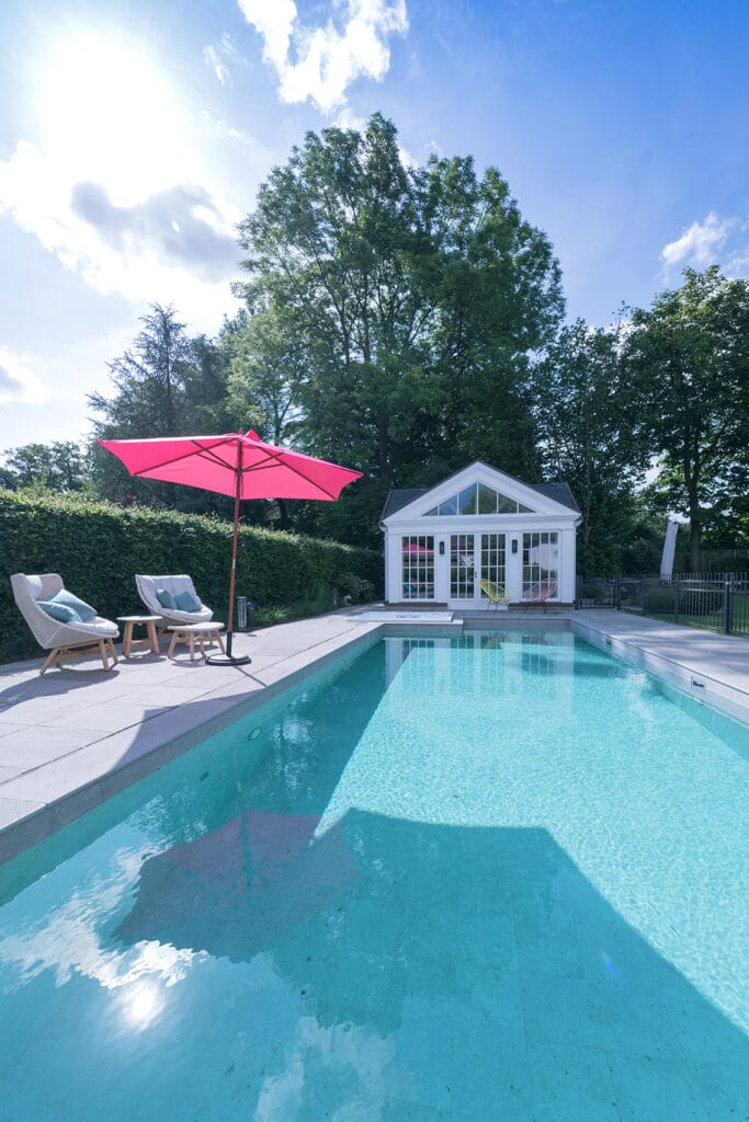 Sonnenplatz im Garten am Pool